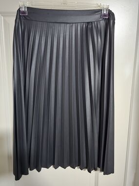 Pleated Midi Skirt - Black